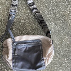 Lululemon The Pedal Pusher crossbody/bike bag.